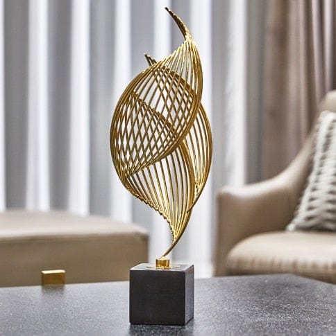 Abstrakte Skulptur für Zuhause mit Goldakzenten 0