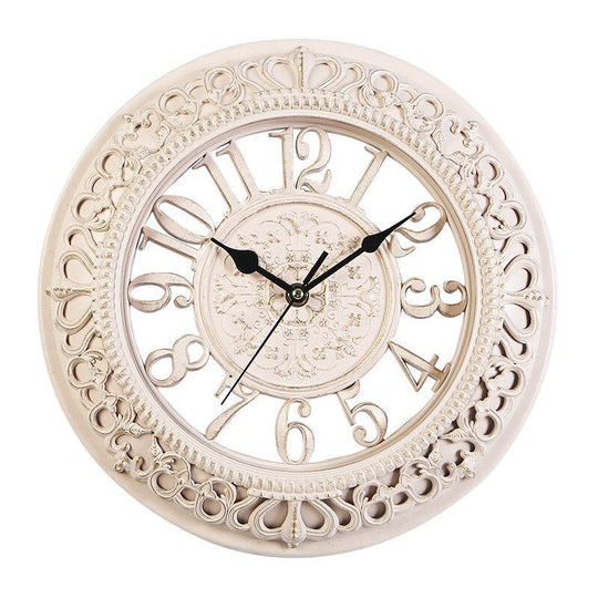 Antike Wanduhr im klassischen Design 0