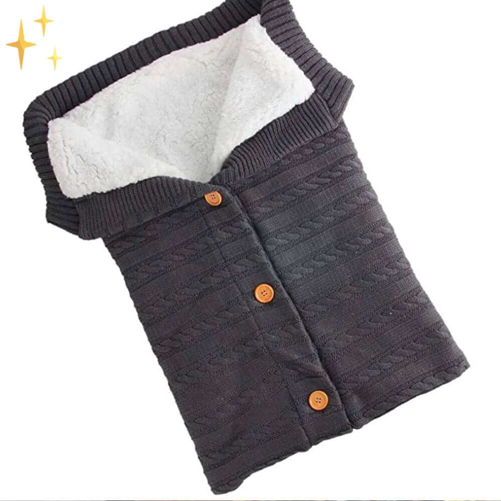 Baby Schlafsack Winter mit Knöpfen und Muster für Komfort und Geborgenheit 3
