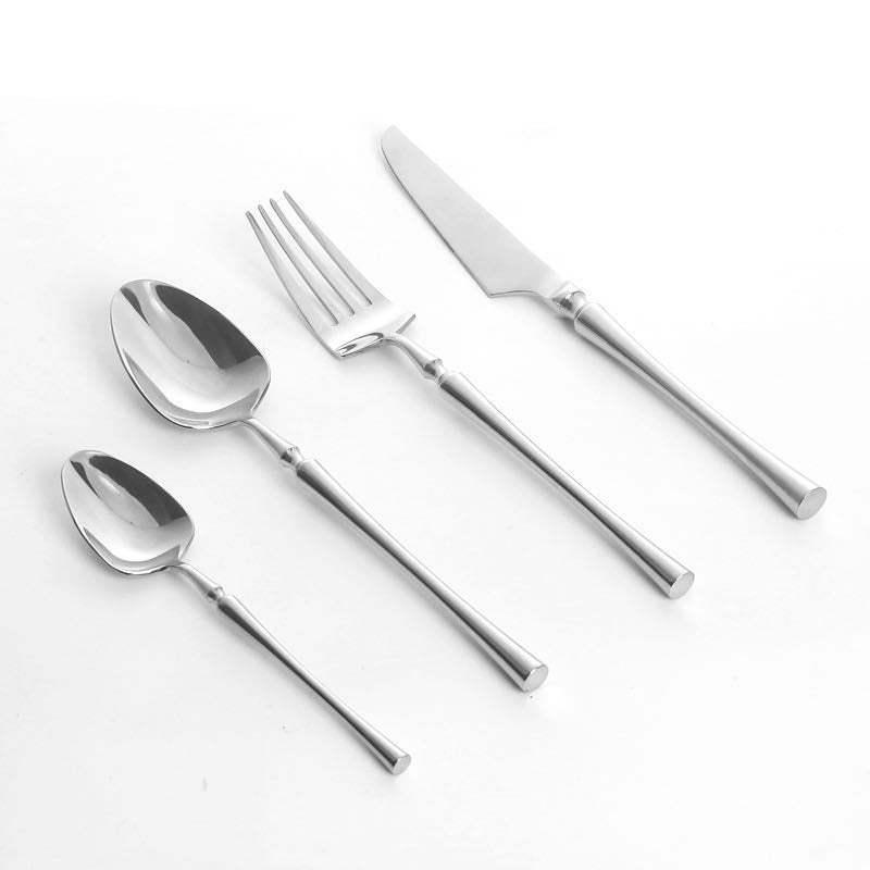 Besteck-Set für den Tisch 1