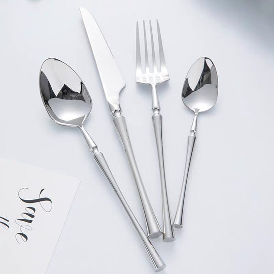 Besteck-Set für den Tisch 2
