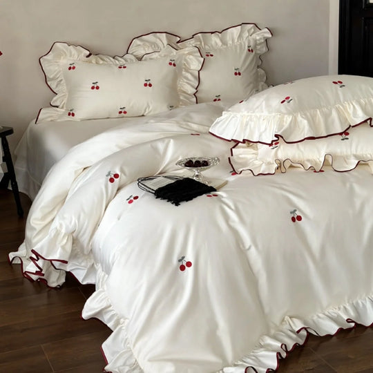 Bettwäsche Set 180x200 Romantisches Design mit Rüschen und Kirschstickerei 1