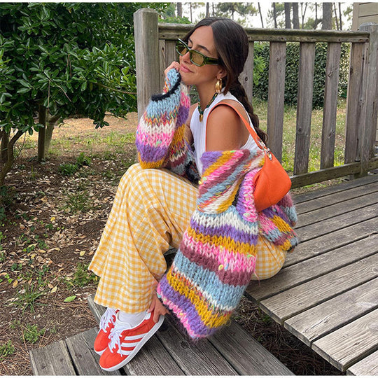 Damen Cardigan mit Regenbogenstreifen und Karomuster 2