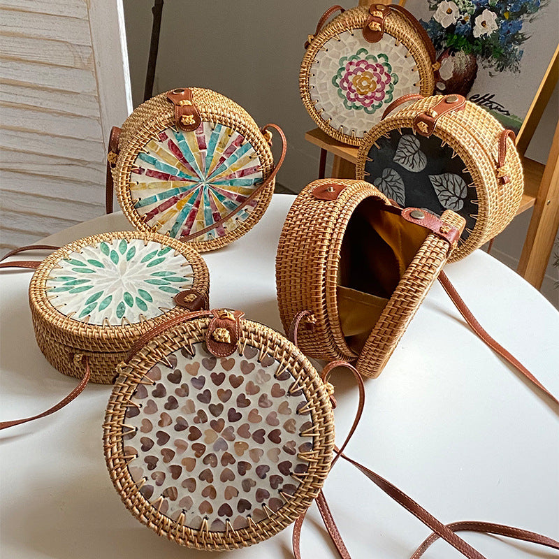 Damen Runde Korbtasche mit Kunstvollem Design 1