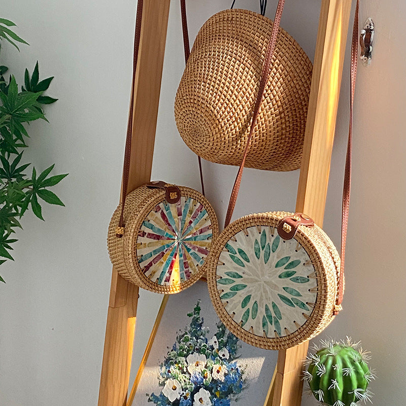 Damen Runde Korbtasche mit Kunstvollem Design 2