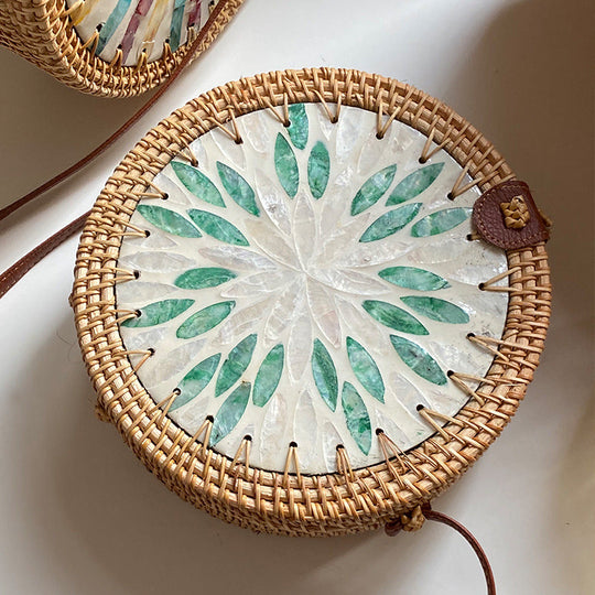 Damen Runde Korbtasche mit Kunstvollem Design 4