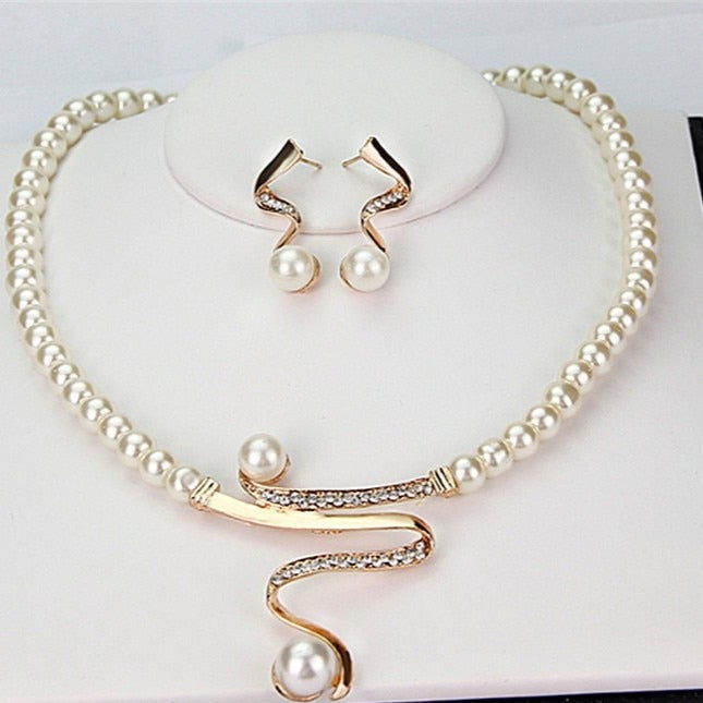 Damen Schmuckset Perlenkette und Ohrringe 0