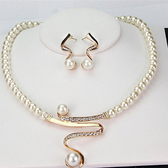 Damen Schmuckset Perlenkette und Ohrringe 0