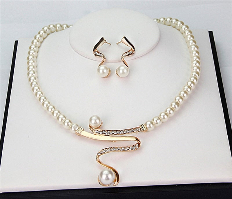 Damen Schmuckset Perlenkette und Ohrringe 1