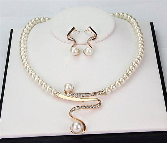 Damen Schmuckset Perlenkette und Ohrringe 1