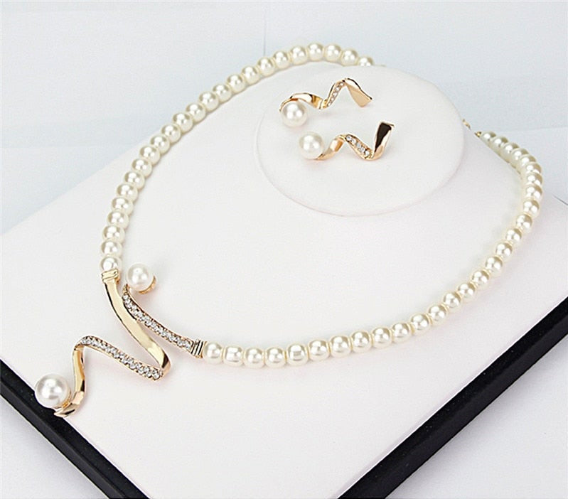Damen Schmuckset Perlenkette und Ohrringe 2