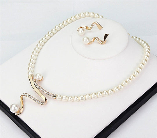 Damen Schmuckset Perlenkette und Ohrringe 2