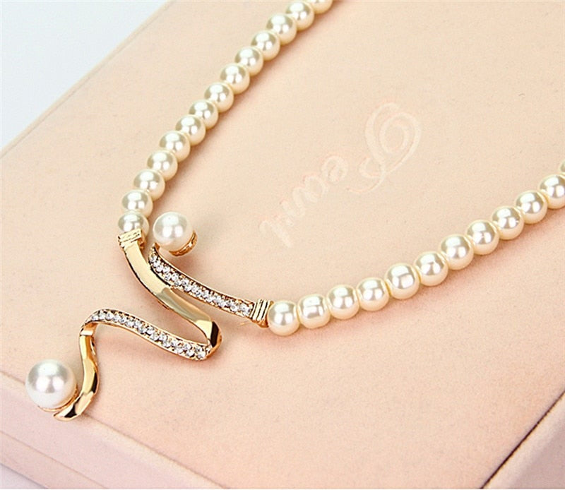 Damen Schmuckset Perlenkette und Ohrringe 3
