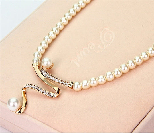 Damen Schmuckset Perlenkette und Ohrringe 3