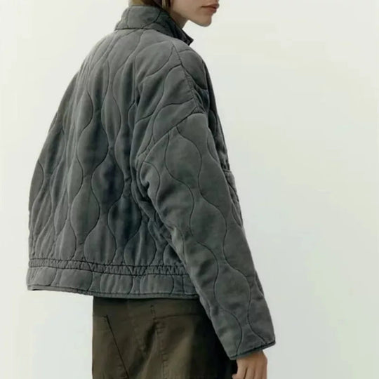 Damenjacke mit Taschen und geraden Linien 3