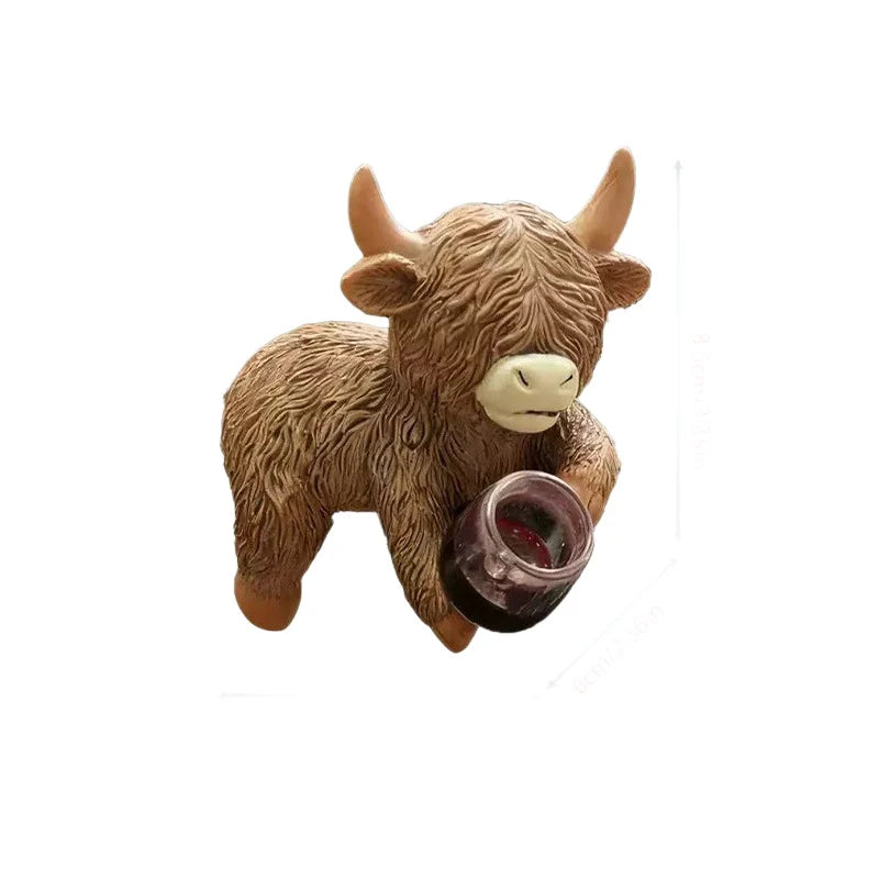 Dekorative Highlandrinderfigur mit Bierglas für Zuhause und Büro 5