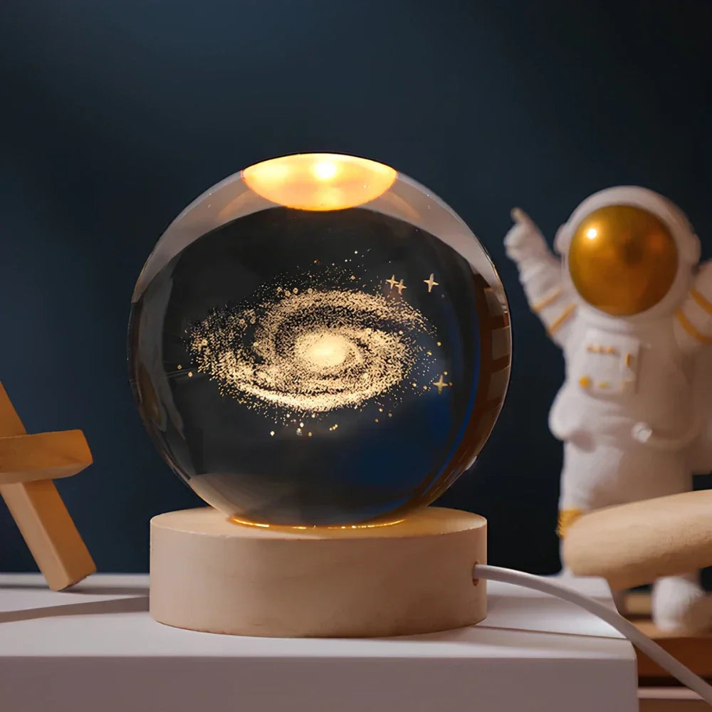 Dekorative Kristallkugel mit 3D-Engravur für stimmungsvolles Licht 0