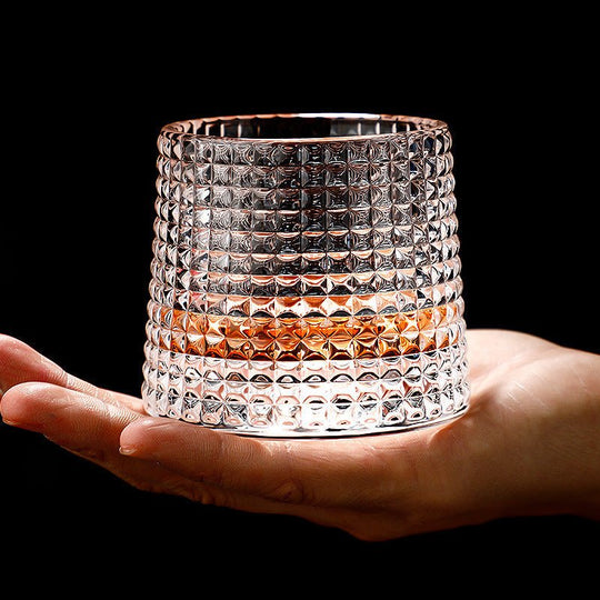 Drehbare Whiskygläser für stilvollen Genuss 1