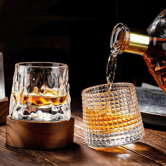 Drehbare Whiskygläser für stilvollen Genuss 2