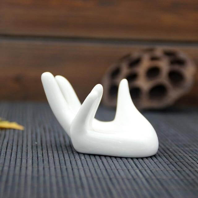 Eierbecherhalter aus Keramik im modernen Design 0