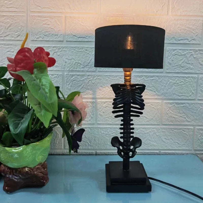Gothic Tischlampe mit Skelett Design 3