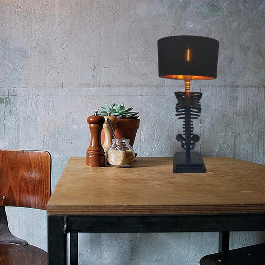 Gothic Tischlampe mit Skelett Design 4