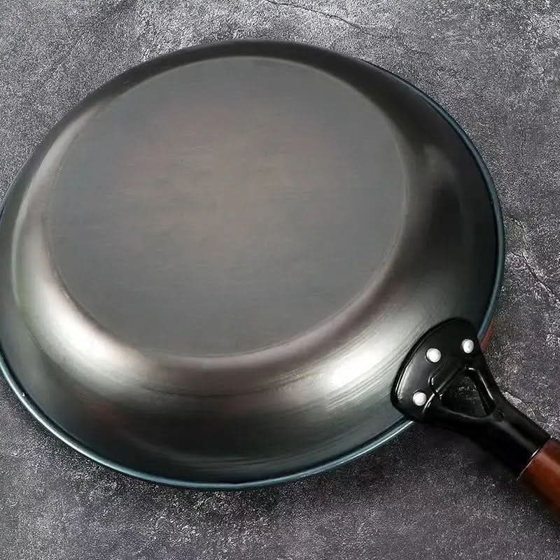 Gusseisenpfanne für gleichmäßige Wärmeverteilung 4