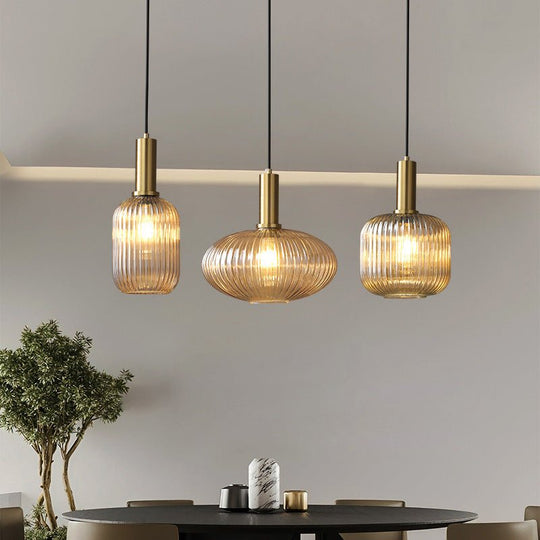 Hängeleuchte im Retro-Stil mit farbigem Glas 1