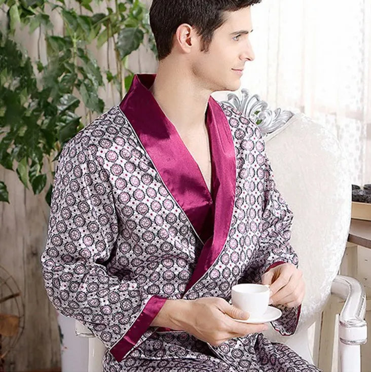 Herren Bademantel Satin Mit Goldprint Luxuriös Und Bequem 2