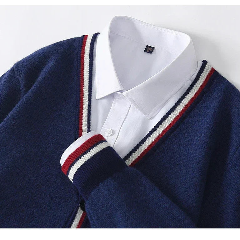 Herren Strickjacke mit V-Ausschnitt und Knopfleiste, vielseitig kombinierbar 3