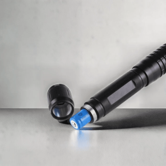 Herren Taschenlampe LED Einstellbarer Fokus für Outdoor Abenteuer 2