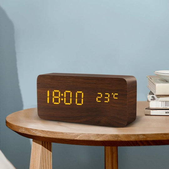 Holzblock-LED-Wecker für modernes Wohnen 4