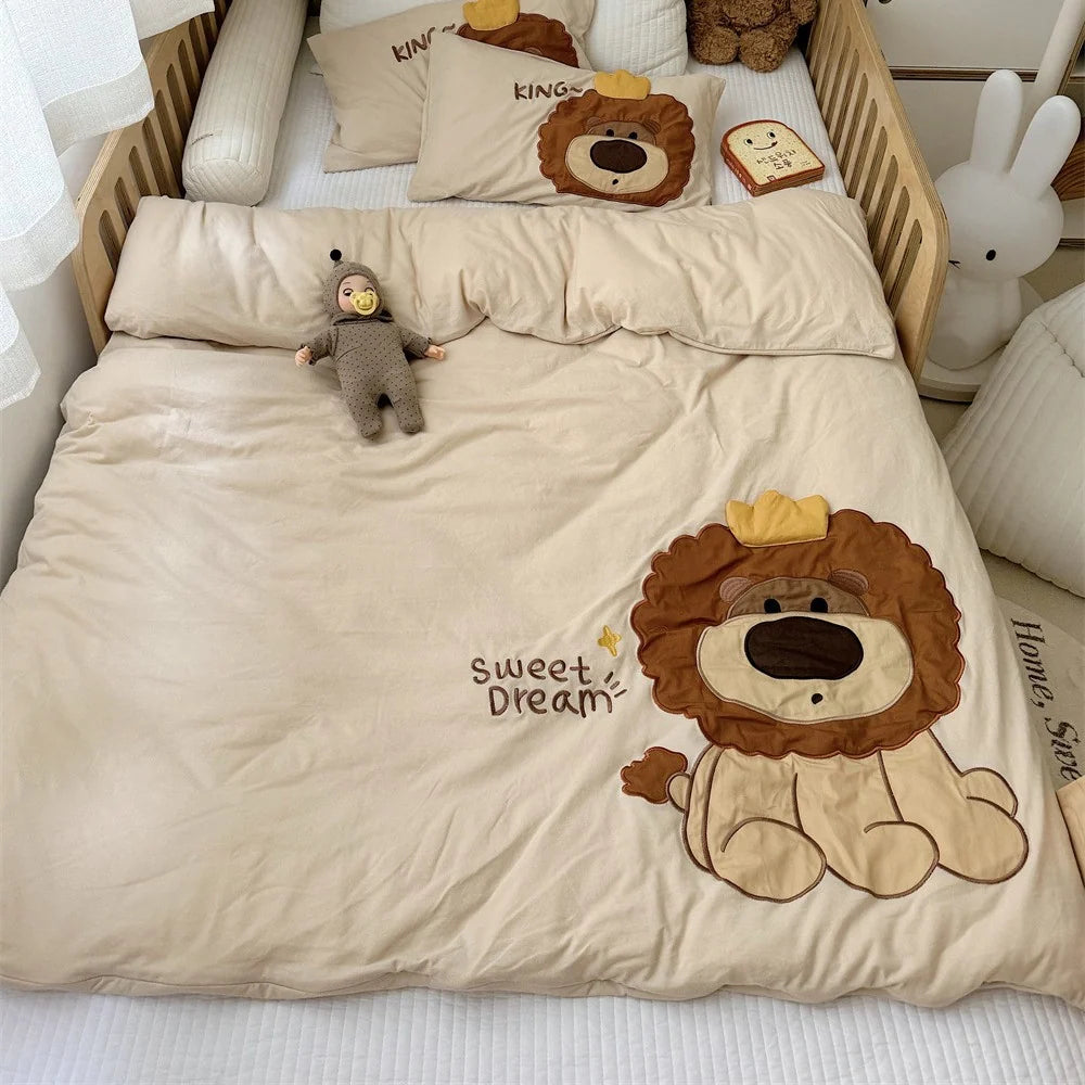 Kinderbettwäsche-Set mit Löwenapplikation verspieltes Design 0