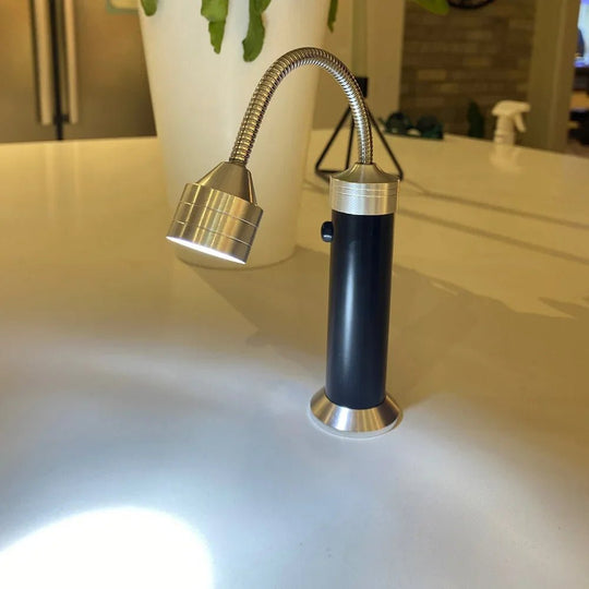 Kompakte Grillleuchte mit Magnetfuß und 360° Schwanenhals für Outdoor-Aktivitäten 1