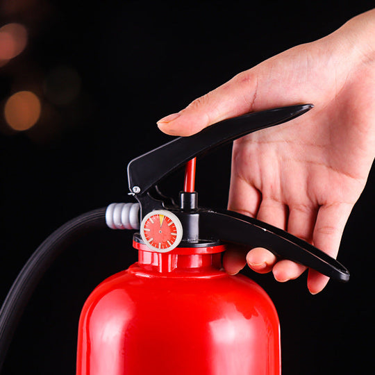 Kreativer Getränkespender im Feuerlöscher-Design 2