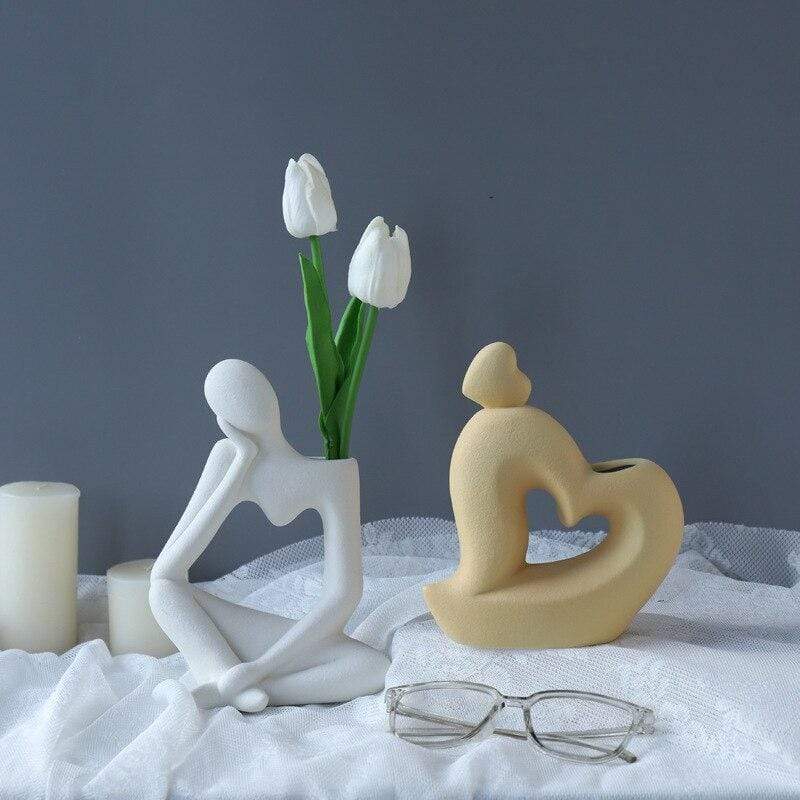 Kunstvolle Blumenvase Denkender Mann mit Einzigartigem Lochdesign 2