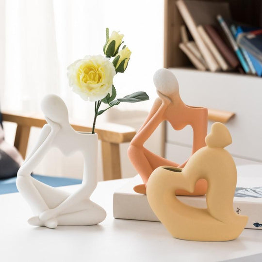 Kunstvolle Blumenvase Denkender Mann mit Einzigartigem Lochdesign 5