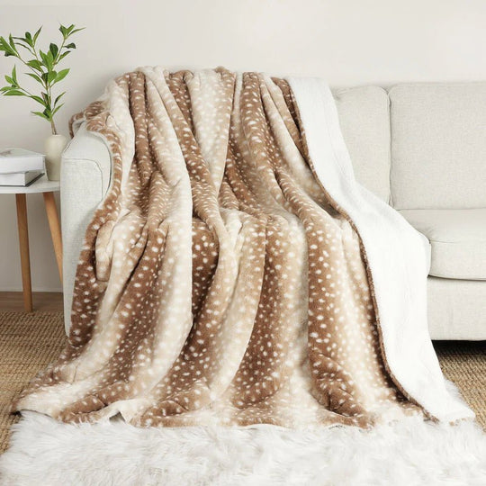 Kuscheldecke Wendbar mit Hirschmotiv für Gemütlichkeit 0