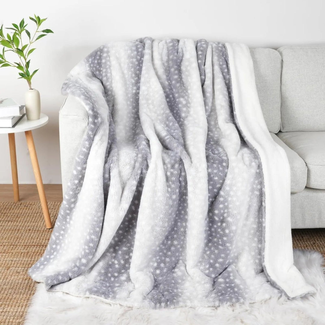 Kuscheldecke Wendbar mit Hirschmotiv für Gemütlichkeit 6
