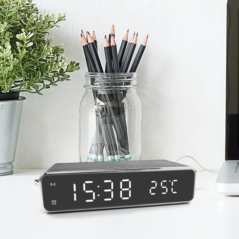 LED-Wecker mit integriertem kabellosen Ladegerät 0