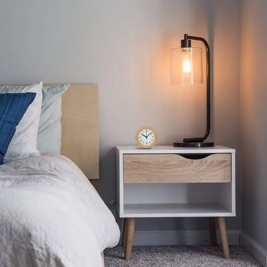 Minimalistischer Wecker für Schlafzimmer mit Lautlosem Mechanismus und Einstellbarer LED-Anzeige 1