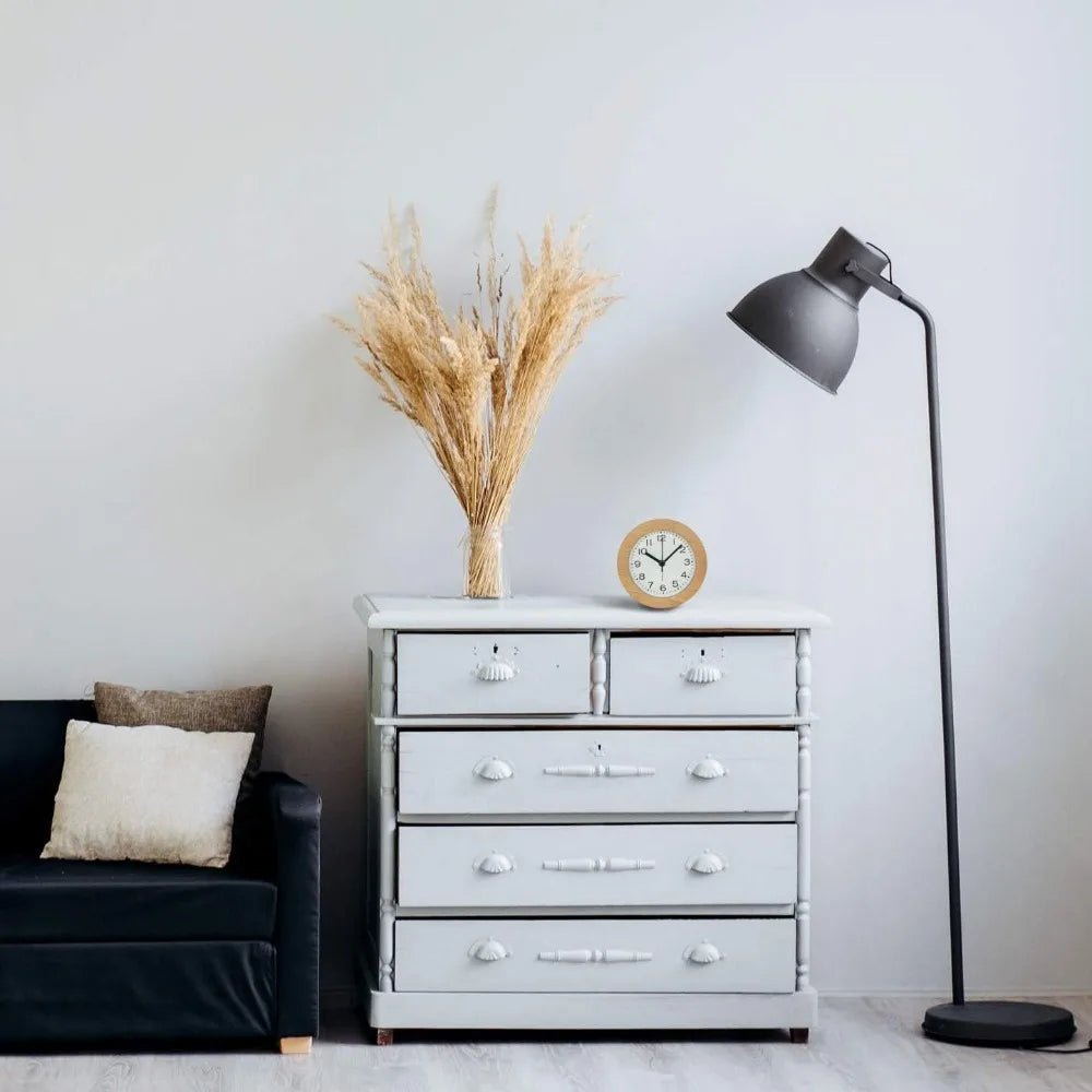 Minimalistischer Wecker für Schlafzimmer mit Lautlosem Mechanismus und Einstellbarer LED-Anzeige 2