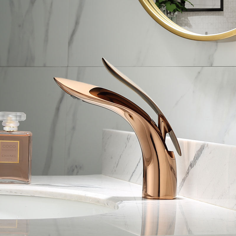 Moderne Badezimmerarmatur mit elegantem Design 0