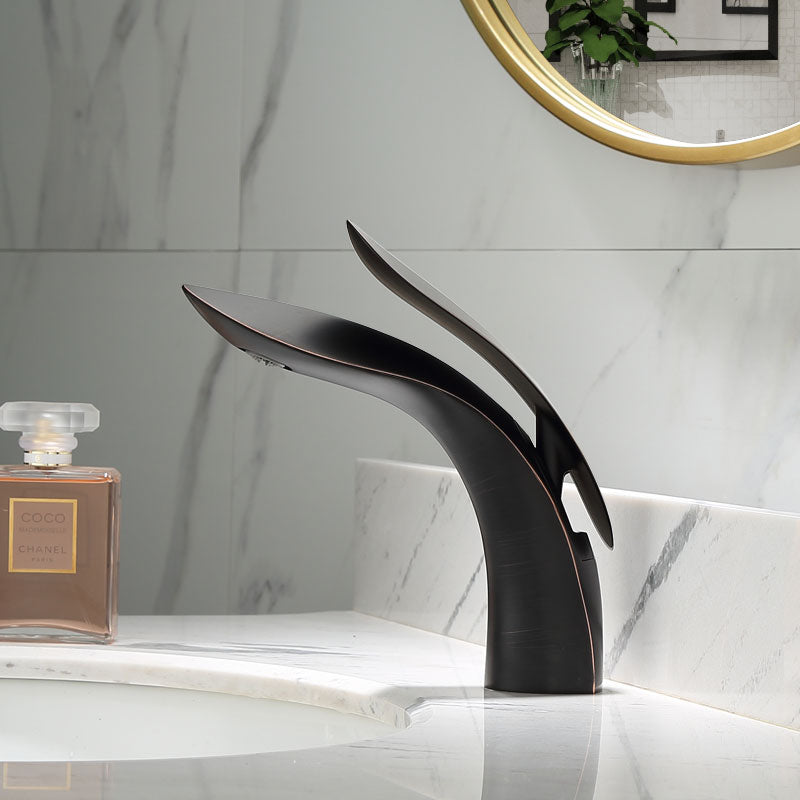 Moderne Badezimmerarmatur mit elegantem Design 1