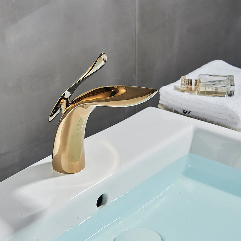 Moderne Badezimmerarmatur mit elegantem Design 6
