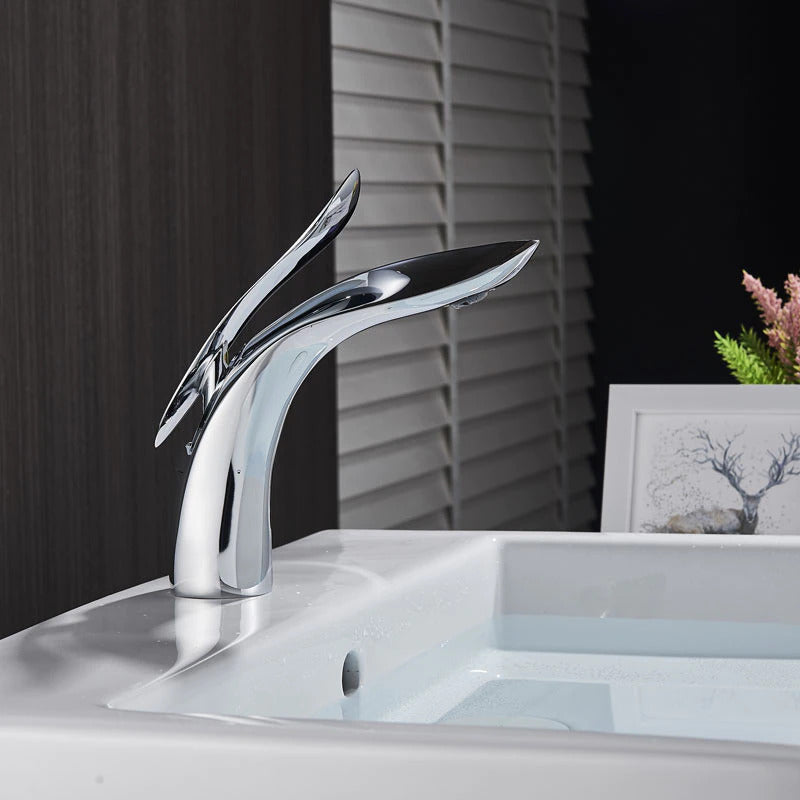 Moderne Badezimmerarmatur mit elegantem Design 9