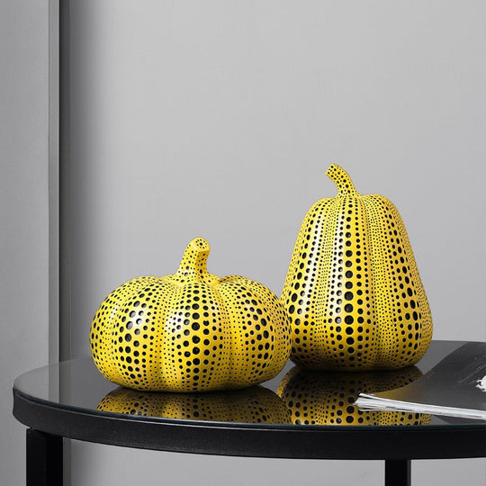 Moderne Kürbisskulptur im Kusama-Stil 1