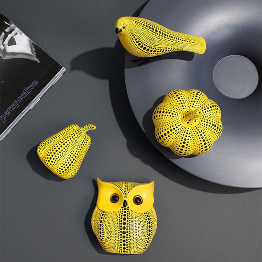 Moderne Kürbisskulptur im Kusama-Stil 4