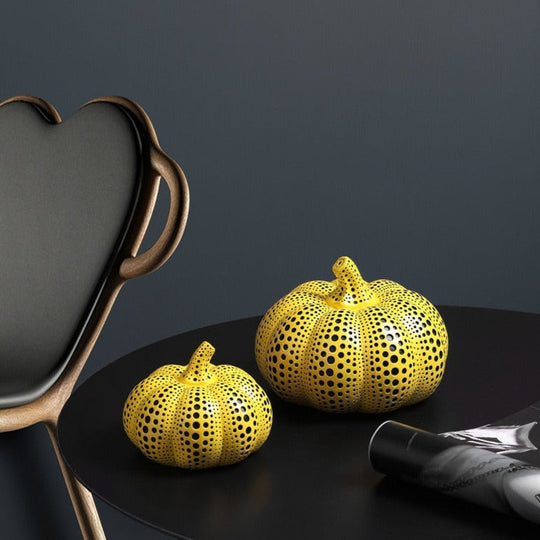 Moderne Kürbisskulptur im Kusama-Stil 5