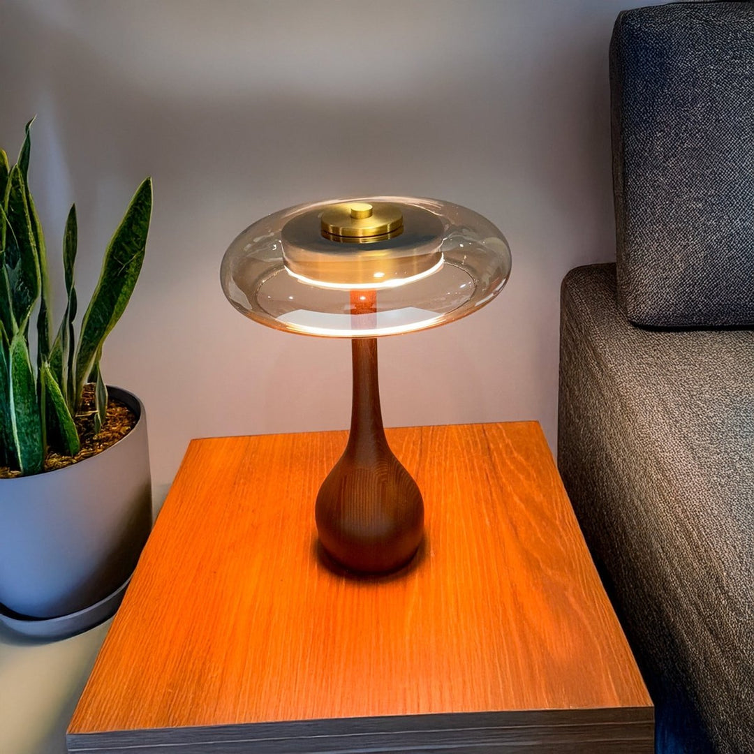 Moderne LED-Tischleuchte mit Holzsockel 3